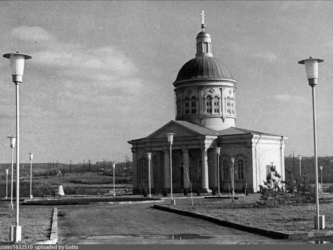 Вид на недавно отреставрированную церковь Сурб-Хач в 1972 году | Источник: Pastvu.com