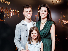 Бывшая жена Игоря Верника пришла с детьми на премьеру «Аладдина»