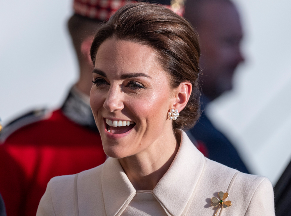 Герцогиня Кейт впервые приняла военный парад | marieclaire.ru