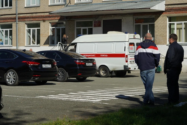 Девочка в коме, учитель с травмой головы: подросток, устроивший бойню в школе Челябинска, задержан