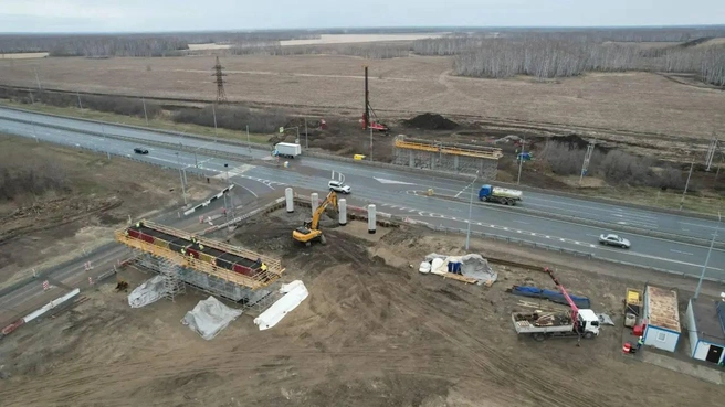 Появились опоры путепровода через трассу Омск — Тюмень | Источник: «Хоценко о важном» / T.me