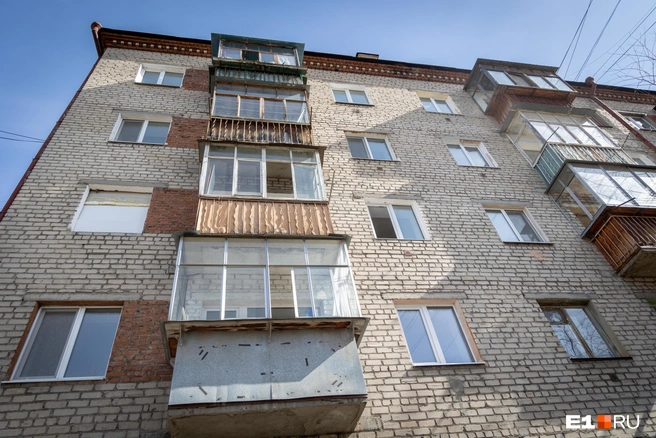 Пятиэтажка уже полностью расселена | Источник: Владислав Лоншаков / E1.RU