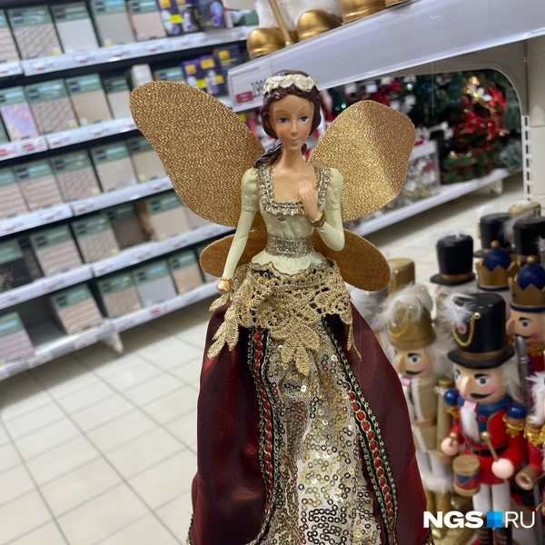 Предлагается как украшение для бутылки игристого  | Источник: Алёна Золотухина / NGS.RU