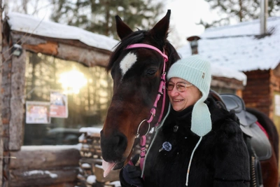 American horse becomes therapist for children in Omsk