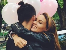 Солистке SEREBRO Полине Фаворской подарили автомобиль