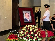 В Москве прощаются с покончившим с собой министром транспорта Романом Старовойтом — трансляция