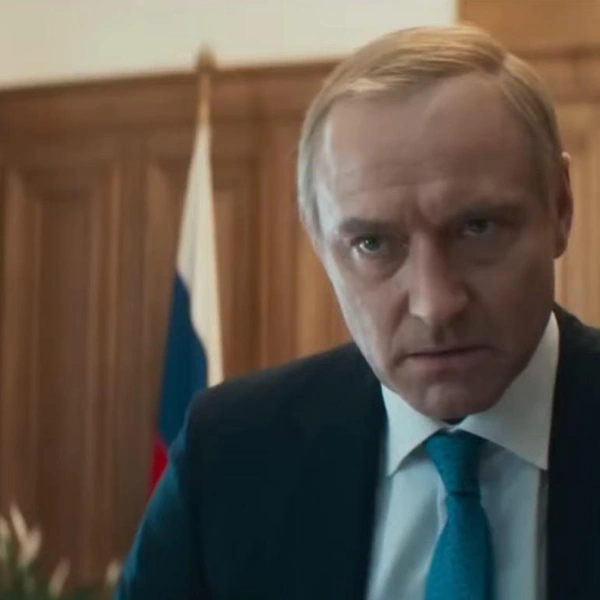 Источник: кадр из фильма «Кремлевский волшебник» (2025)