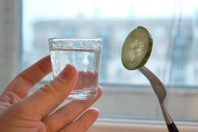 В Казани пенсионеру извлекли рюмку и стакан после падений