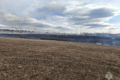 Забайкалец устроил пожар при сжигании травы на кладбище