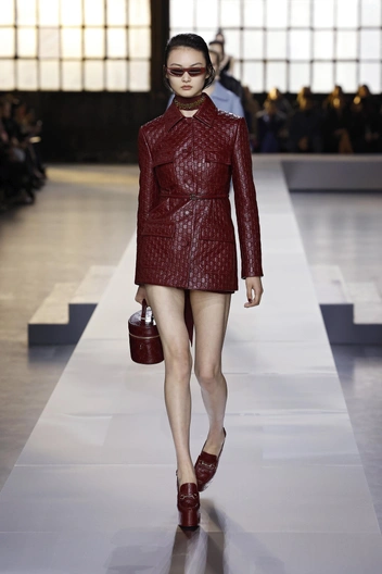 Сабато де Сарно озвучил главный вопрос: кто сегодня может позволить себе моду по таким ценам?