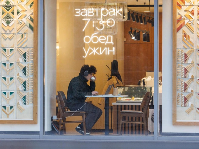 Одна фотография, иллюстрирующая работу фрилансера | Источник: Алексей Волхонский / V1.RU