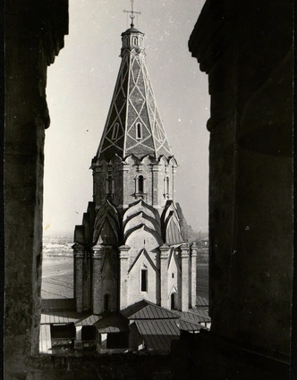 Неизвестный фотограф. Церковь Вознесения Господня в Коломенском. 1950-е годы. Из собрания Музея-заповедника «Коломенское». | Источник: пресс-служба музея