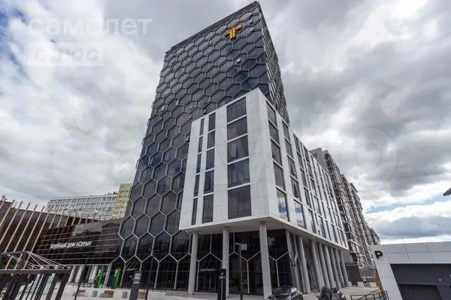 Помещение, которое продают, находится на первом этаже | Источник: Avito