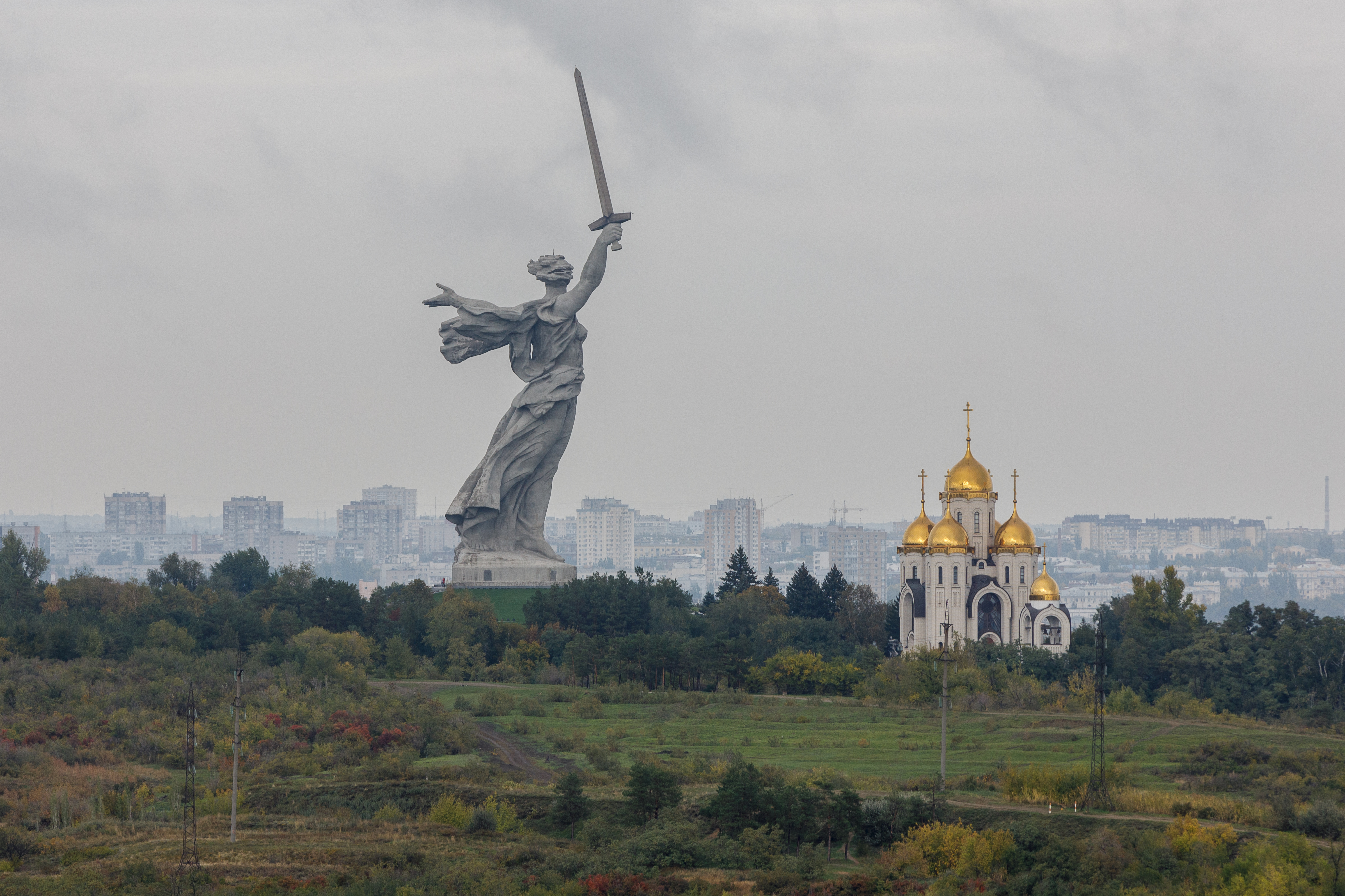 «Нас травят уже два месяца»: волгоградцы жалуются на страшный запах гари в воздухе