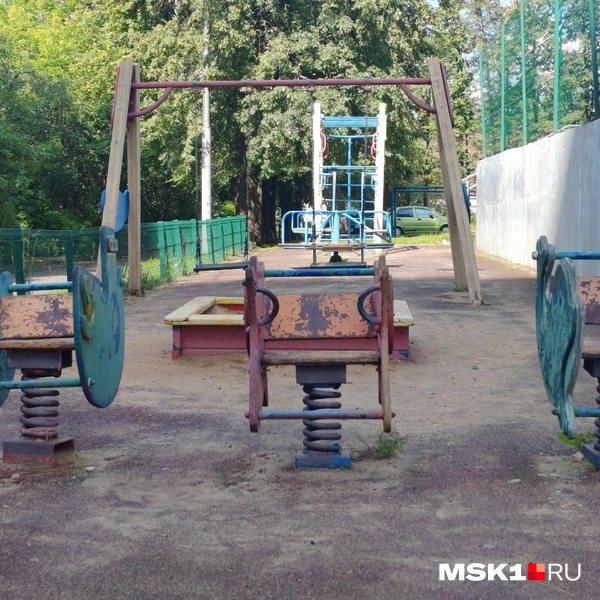Детские площадки в поселке Пироговском | Источник: Михаил Мечев / MSK1.RU