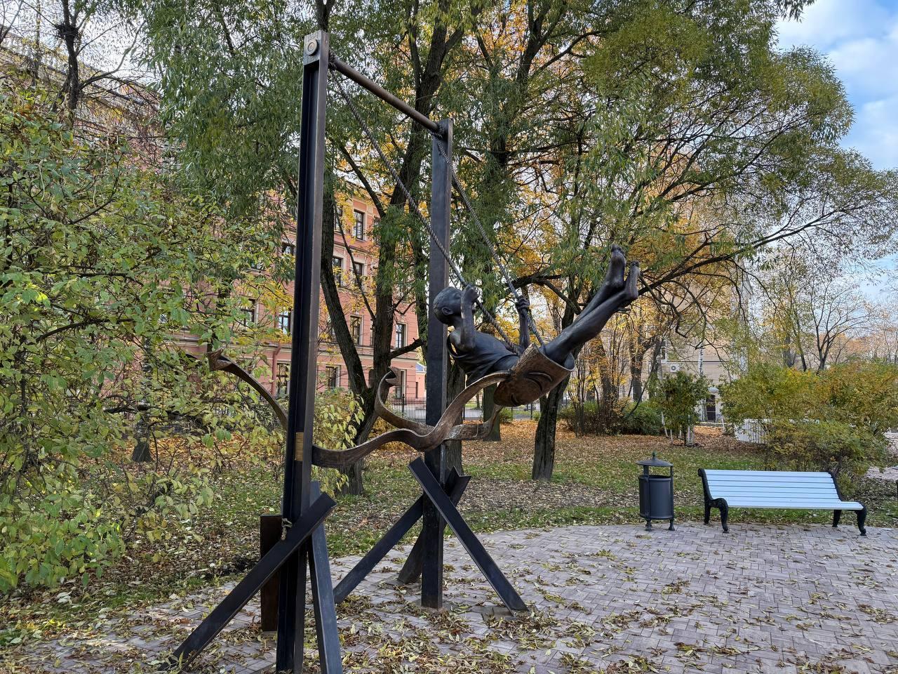 В Петербурге завершили благоустройство сквера Фурманова
