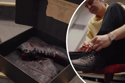 Красноярец сшил кроссовки с рунами для комика Абрамова