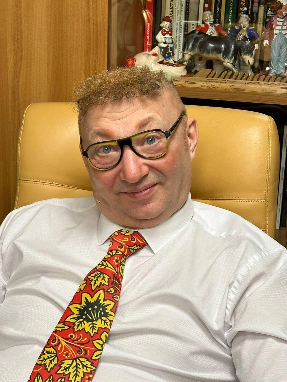 Юрий Гальцев в том самом кресле худрука. Всем бы такого руководителя! | Источник: galtsev_yuriy / Instagram (экстремистская организация, деятельность запрещена на территории РФ)