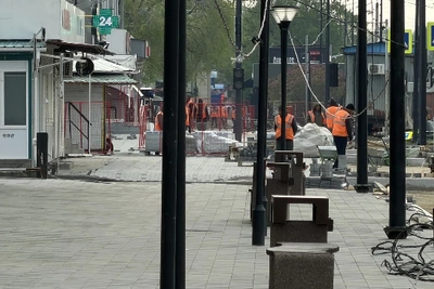 В Благовещенске начали асфальтировать Красноармейскую