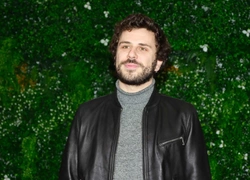 Каннский кинофестиваль впервые запретил актеру выходить на красную дорожку из-за обвинений в изнасилованиях
