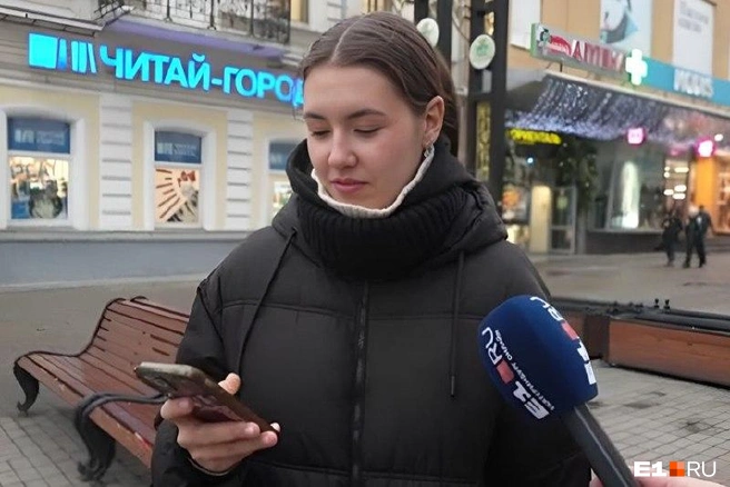 Алина рассказала, что раньше мама была записана у нее как «Мамус». Так звали маму из мультика «Фиксики» | Источник: Кирилл Кушнов / Е1. RU