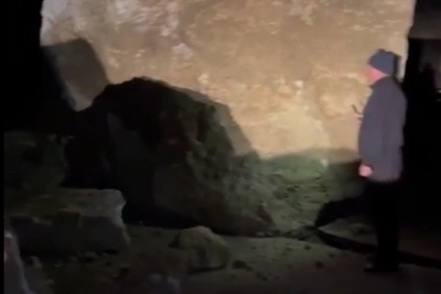 Участок дороги в Ботлихе закрыт из-за обвала скал