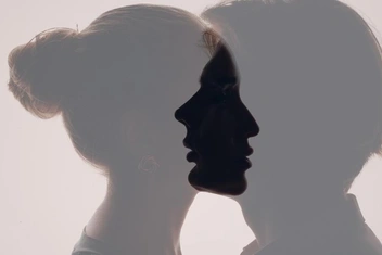 Метафорическая карта дня: Выберите карту и узнайте, как вас видит противоположный пол