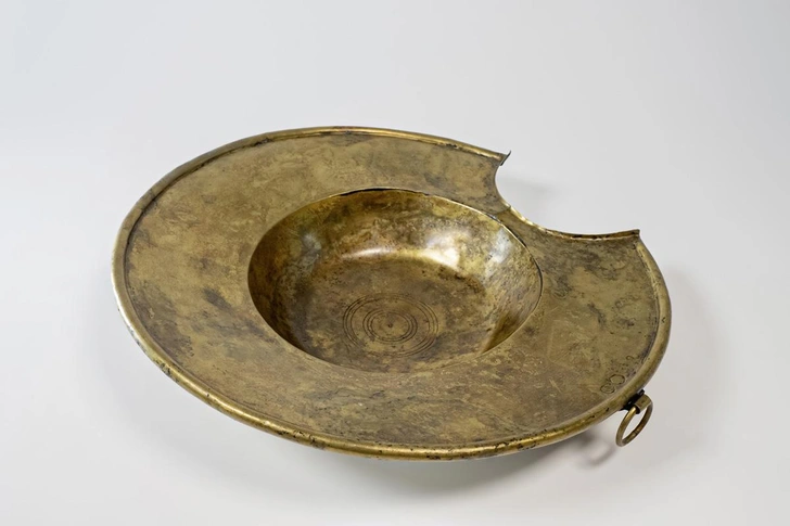 Обнаруженные на борту канонерского баркаса дорогостоящие вещи помогли историкам установить, что судно было «командирским» | Источник: пресс-служба РГО