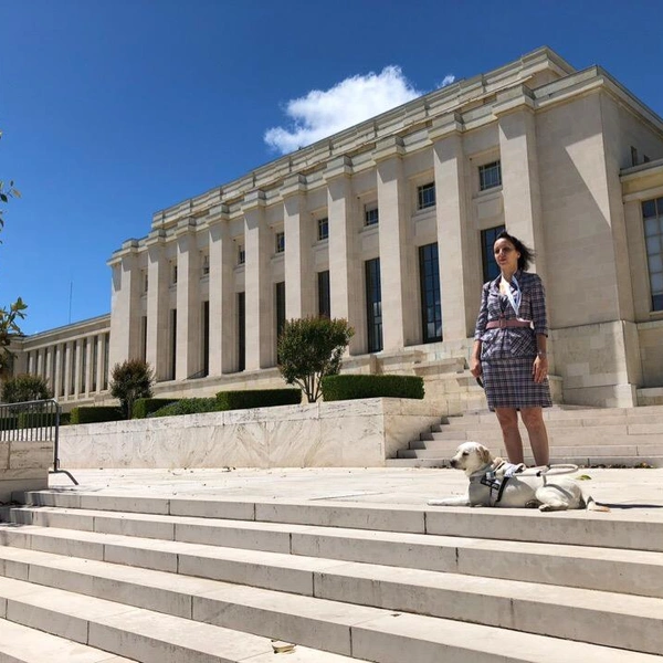 Хозяйке и ее собаке случилось поработать в Женеве | Источник: Ольга Лифанова / vk.com