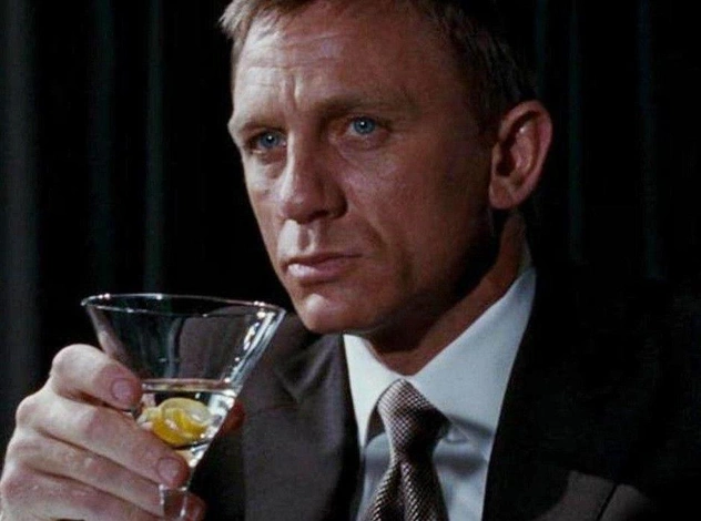 Где открылся первый в мире бар, посвященный Джеймсу Бонду? Конечно, в Лондоне!
