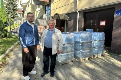 Лукиян передал более двух тонн воды в пункт отбора