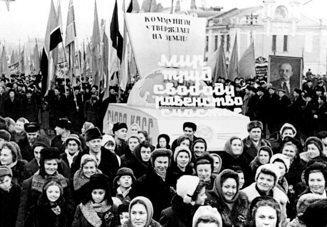 7 ноября был главным государственным праздником СССР | Источник: Новосибирск в фотозагадках / nsk-kraeved.ru