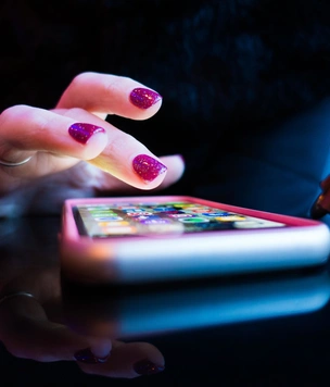 Сохранять нюдсы будет проще: WhatsApp тестирует новую функцию