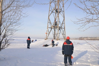 Авария на сетях оставила поселки без света на два дня