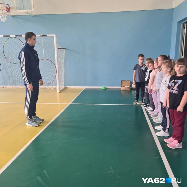 Учеников в классе не так много, но они все равно требуют много внимания | Источник: Светлана Коновалова / YA62.RU