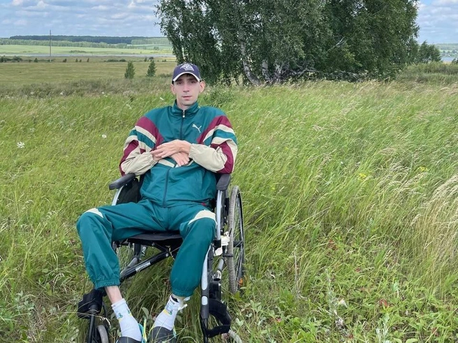 Илья Коновалов парализован, но не унывает и ведет свой блог в телеграм-канале. Он ищет девушку, которая помогла ему в больнице | Источник: Без границ / t.me