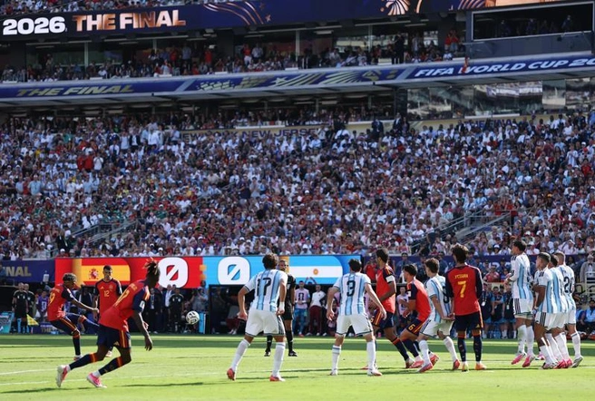 Ямаль бьет штрафной | Источник: Fifa.com