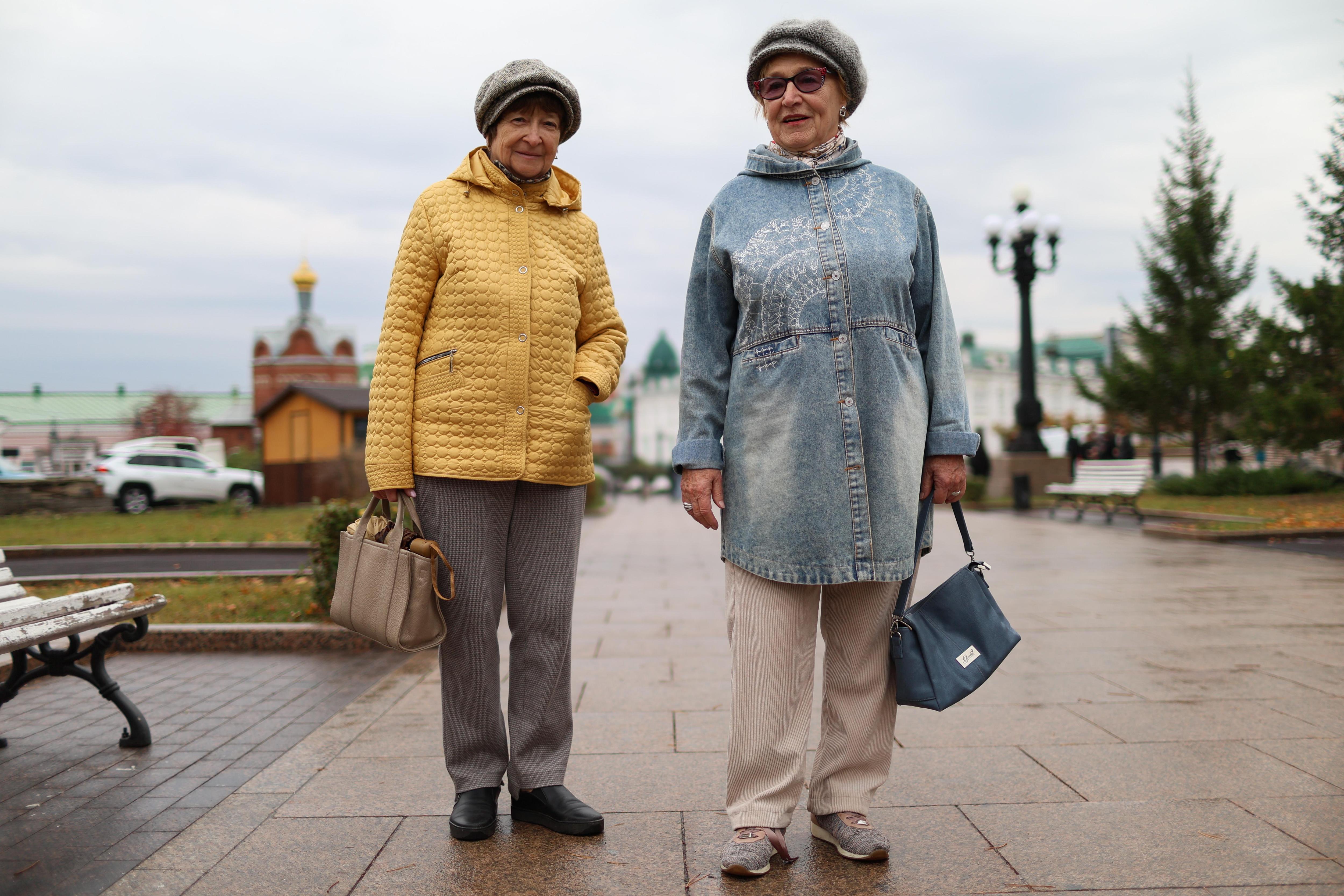 «Надо, чтобы задница не на диване лежала»: чем живут модные омские пенсионеры