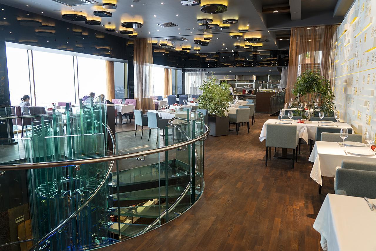 Сегодня в гостинице ничего не напоминает о трагедии. Сменилось и само название&nbsp;— на «Санкт-Петербург» | Источник: Константин Селин / «Фонтанка.ру»