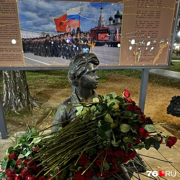 В Ярославле появился памятник выпускникам Ярославского военного финансового училища | Источник: читатель 76.RU