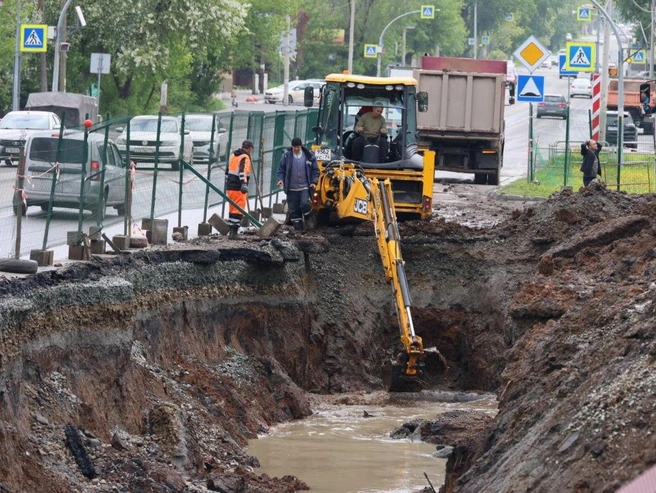 Несмотря на временные перекрытия движения, как на Северо-Западе, городские власти подчёркивали преимущества бестраншейной технологии ремонта. | Источник: администрация Челябинска
