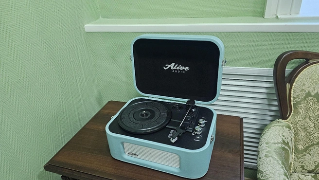 В библиотеке можно послушать музыку на пластинках | Источник: Дарья Никитченко / 45.RU