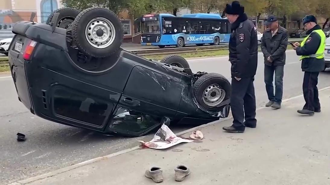 В Кемерове перевернувшаяся машина насмерть задавила пешехода: что случилось