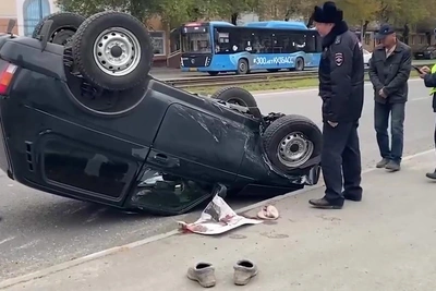 В Кемерове опрокинутая иномарка убила пенсионерку на тротуаре