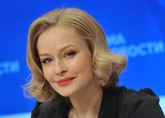 Дочери Алексея Учителя и Юлии Пересильд проводили маму в космос: «Передай привет инопланетянам»