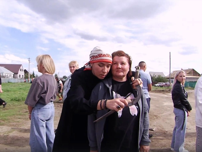 Ангелина Изосимова провела ритуал, чтобы понять, зачем ее пригласили | Источник: Экстрасенсы. Битва сильнейших