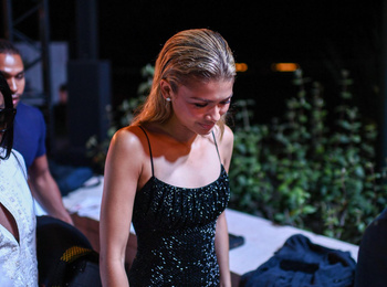 Завораживающее платье, похожее на звездное небо: новый образ Зендеи в Париже