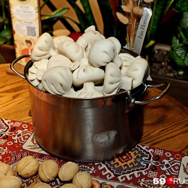 Участники бились за кастрюлю замороженных хинкали | Источник: Ирина Тропина / 59.RU