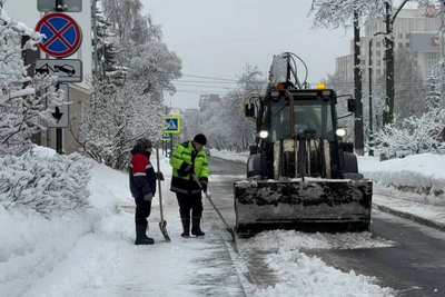 Коммунальные службы Вологды расчищают город от снега