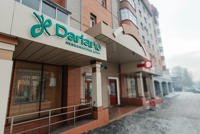 На фото&nbsp;— вход в салон «Дариано» и студию «Левша» | Источник: «Левша»